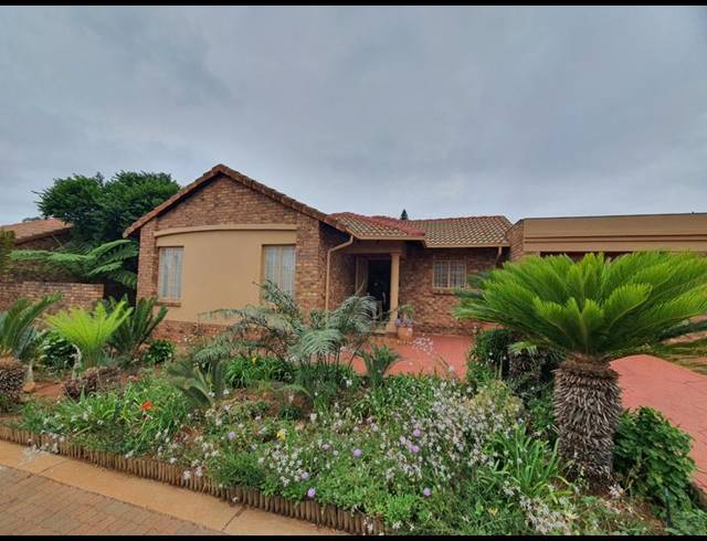 3 BEDROOM HOUSE FOR SALE IN MAGALIESKRUIN